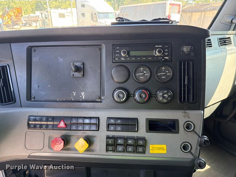 image for item YA3804 2020 Freightliner Cascadia 126 semi truck