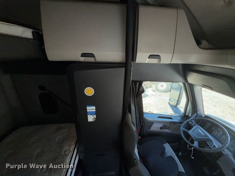image for item YA3804 2020 Freightliner Cascadia 126 semi truck