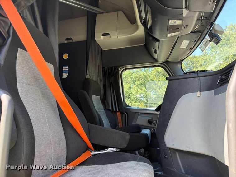 image for item YA3804 2020 Freightliner Cascadia 126 semi truck