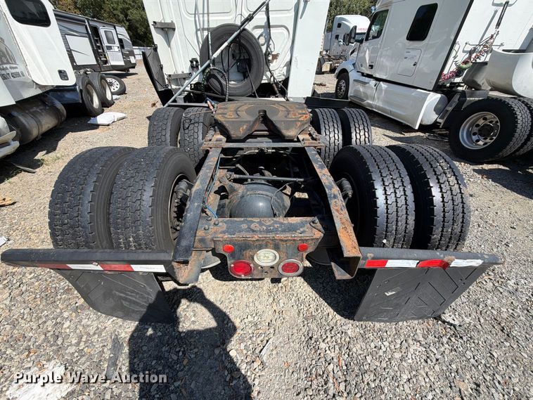 image for item YA3804 2020 Freightliner Cascadia 126 semi truck