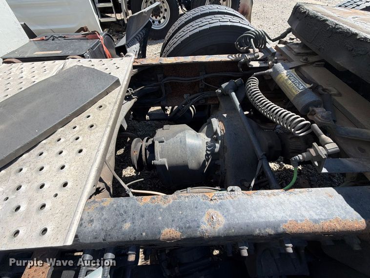 image for item YA3804 2020 Freightliner Cascadia 126 semi truck