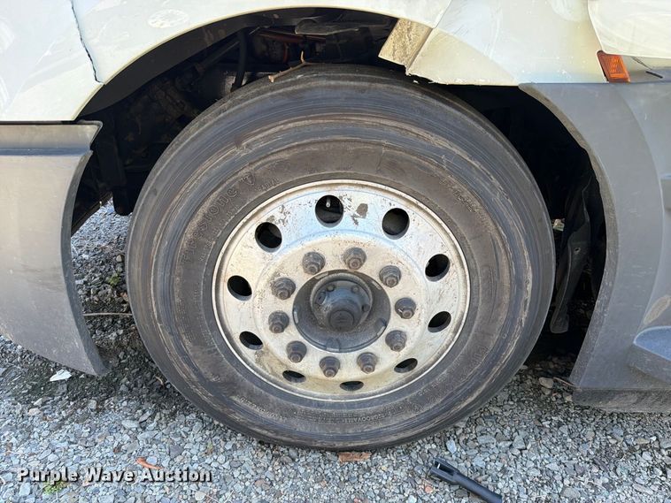image for item YA3804 2020 Freightliner Cascadia 126 semi truck