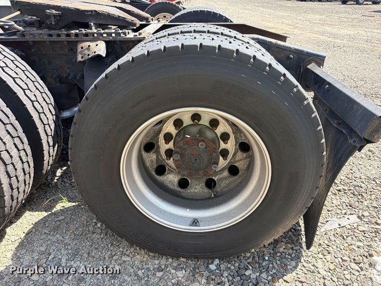 image for item YA3804 2020 Freightliner Cascadia 126 semi truck