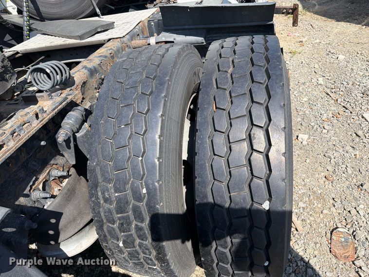image for item YA3804 2020 Freightliner Cascadia 126 semi truck