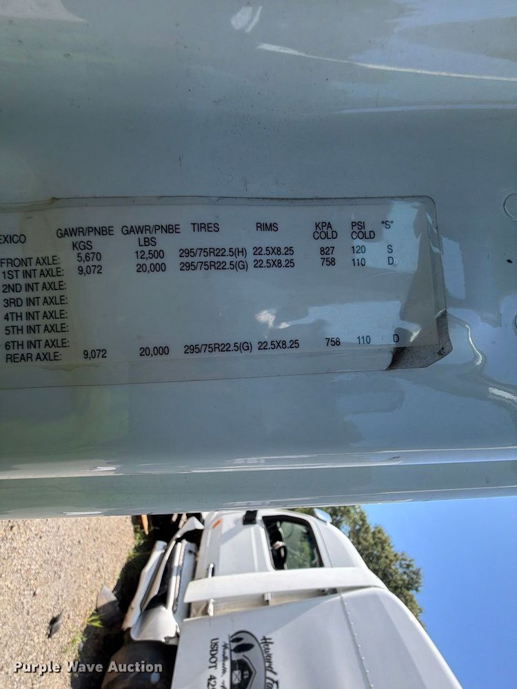 image for item YA3804 2020 Freightliner Cascadia 126 semi truck