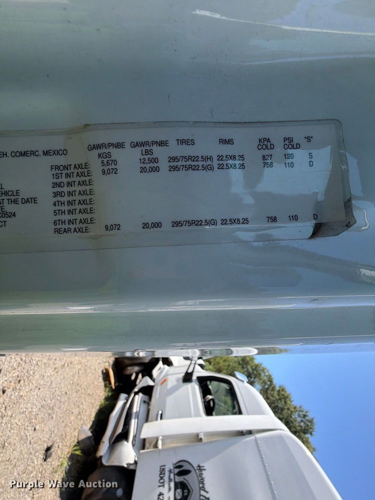 image for item YA3804 2020 Freightliner Cascadia 126 semi truck