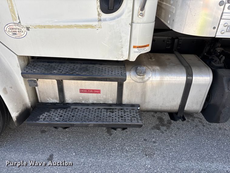 image for item YA3831 2019 Freightliner Business Class M2 box truck