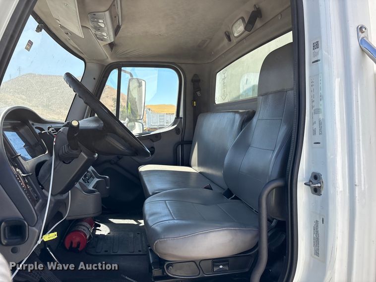 image for item YA3831 2019 Freightliner Business Class M2 box truck