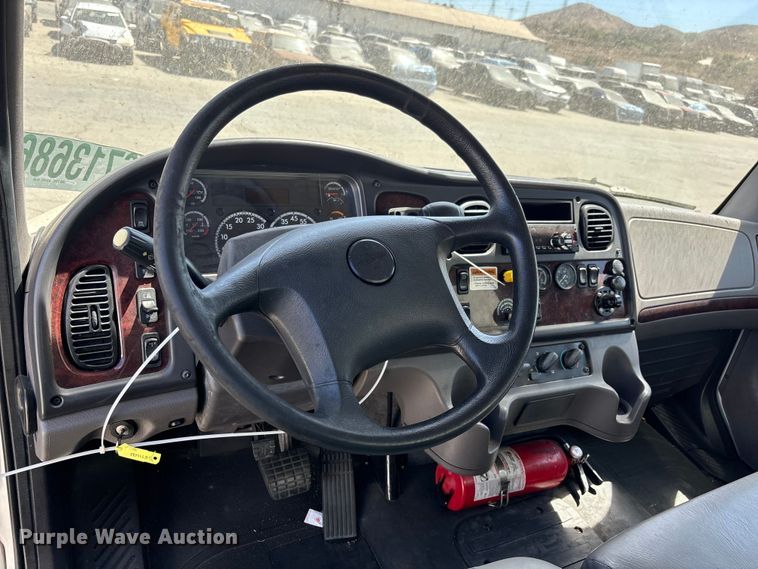 image for item YA3831 2019 Freightliner Business Class M2 box truck
