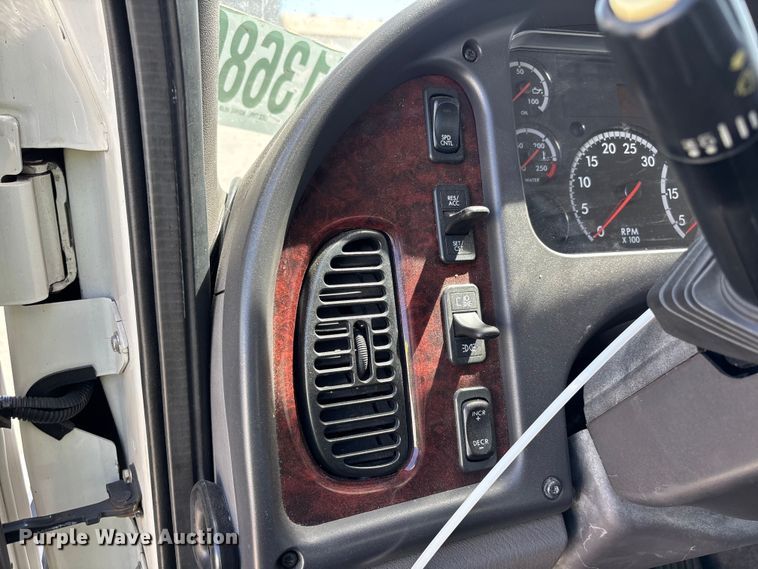 image for item YA3831 2019 Freightliner Business Class M2 box truck