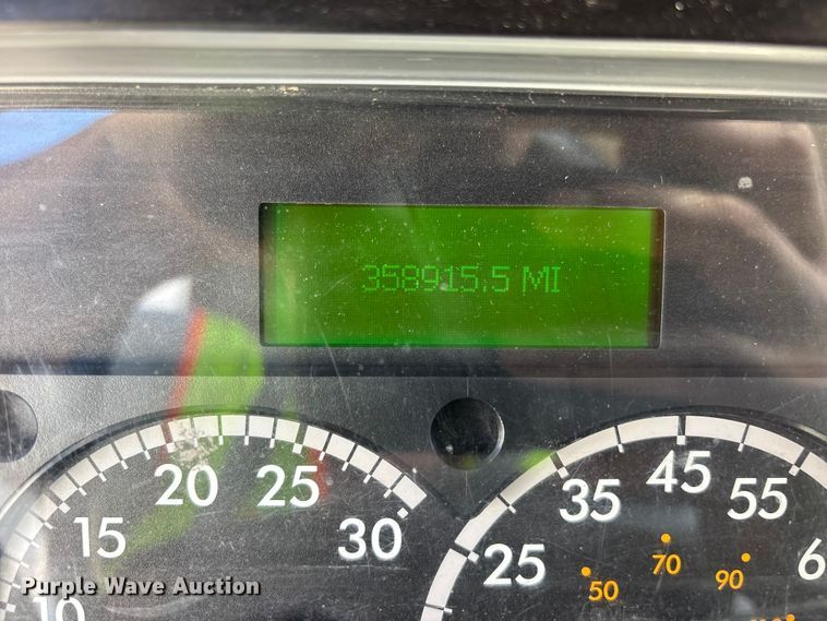 image for item YA3831 2019 Freightliner Business Class M2 box truck