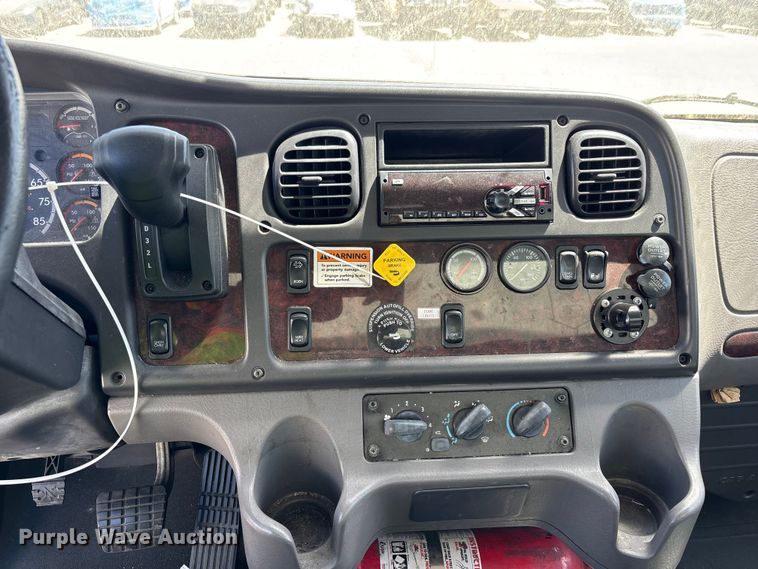 image for item YA3831 2019 Freightliner Business Class M2 box truck