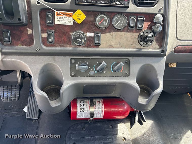 image for item YA3831 2019 Freightliner Business Class M2 box truck