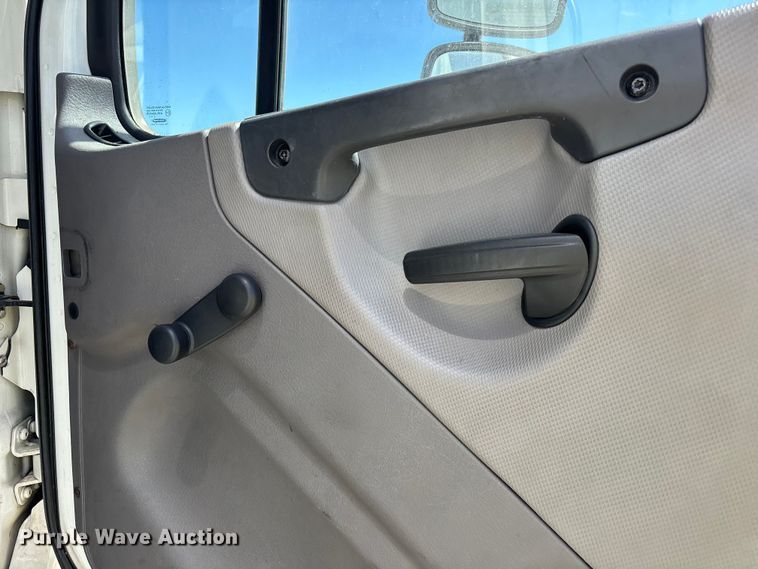 image for item YA3831 2019 Freightliner Business Class M2 box truck