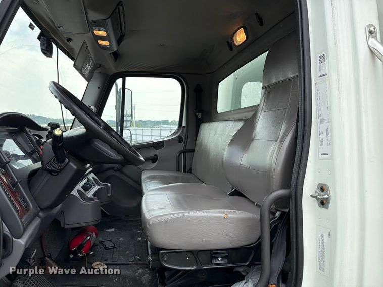 image for item YA3848 2018 Freightliner Business Class M2 box truck