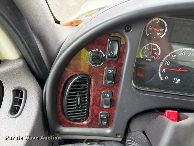 image for item YA3848 2018 Freightliner Business Class M2 box truck