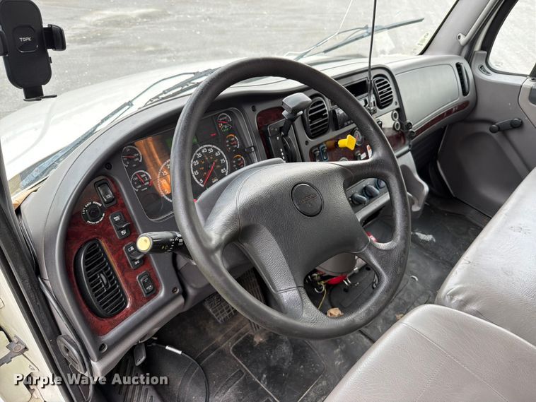 image for item YA3848 2018 Freightliner Business Class M2 box truck