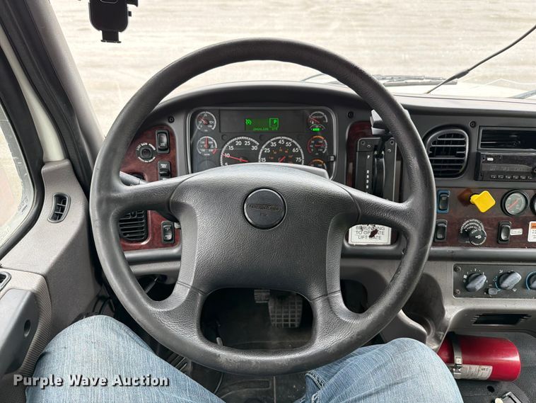 image for item YA3848 2018 Freightliner Business Class M2 box truck