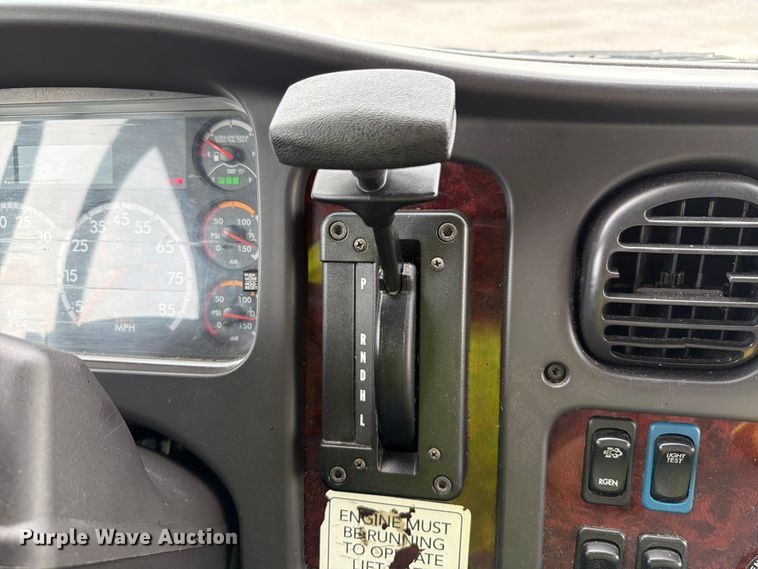 image for item YA3848 2018 Freightliner Business Class M2 box truck