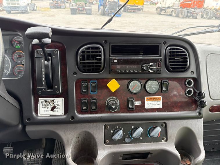 image for item YA3848 2018 Freightliner Business Class M2 box truck