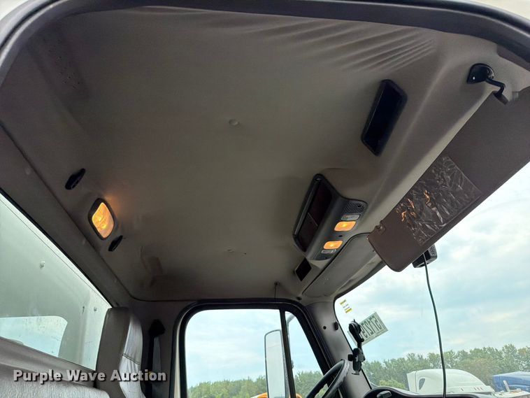 image for item YA3848 2018 Freightliner Business Class M2 box truck