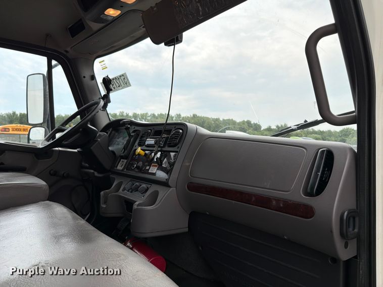 image for item YA3848 2018 Freightliner Business Class M2 box truck