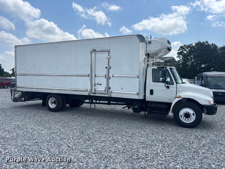 image for item YA3997 2019 International 4300 refrigerated truck
