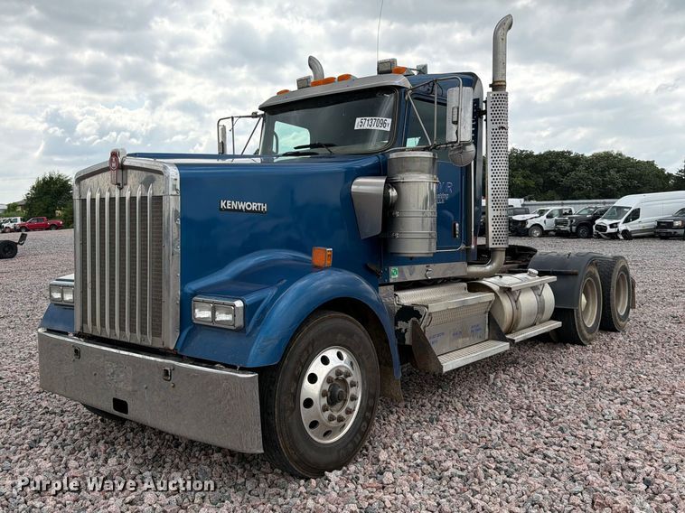 2014 Kenworth W9 semi truck