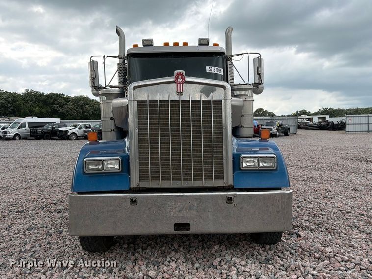 image for item YA4011 2014 Kenworth W9 semi truck