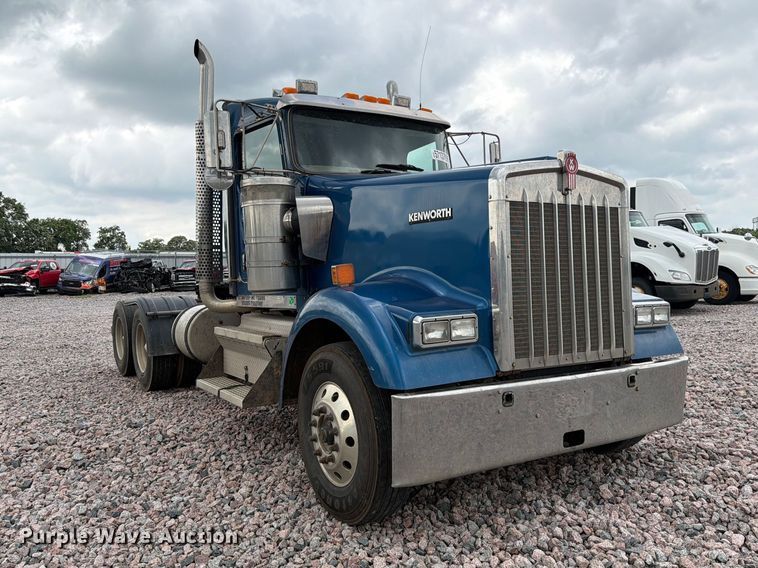 image for item YA4011 2014 Kenworth W9 semi truck