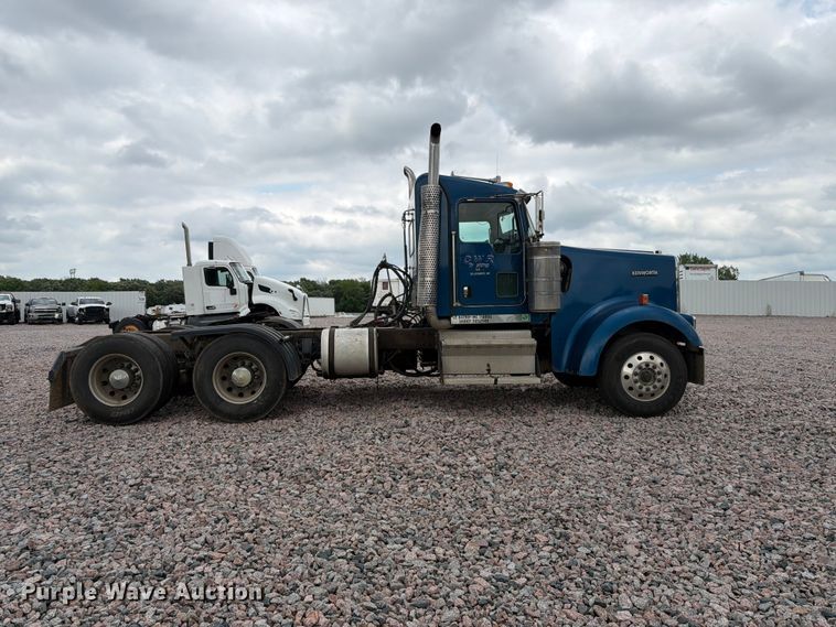 image for item YA4011 2014 Kenworth W9 semi truck