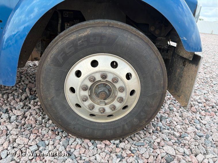image for item YA4011 2014 Kenworth W9 semi truck