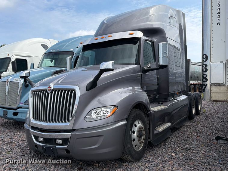 2021 International LT625 semi truck