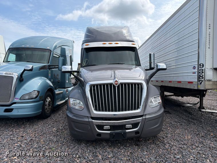 image for item YA4051 2021 International LT625 semi truck