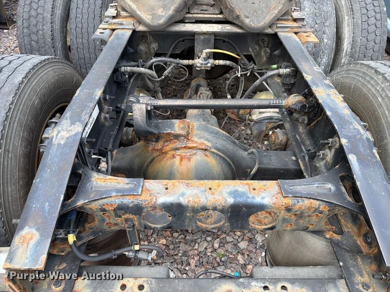 image for item YA4051 2021 International LT625 semi truck
