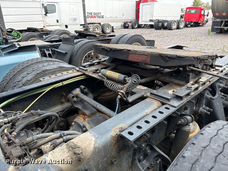 image for item YA4051 2021 International LT625 semi truck