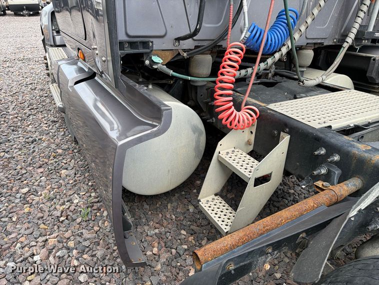 image for item YA4051 2021 International LT625 semi truck