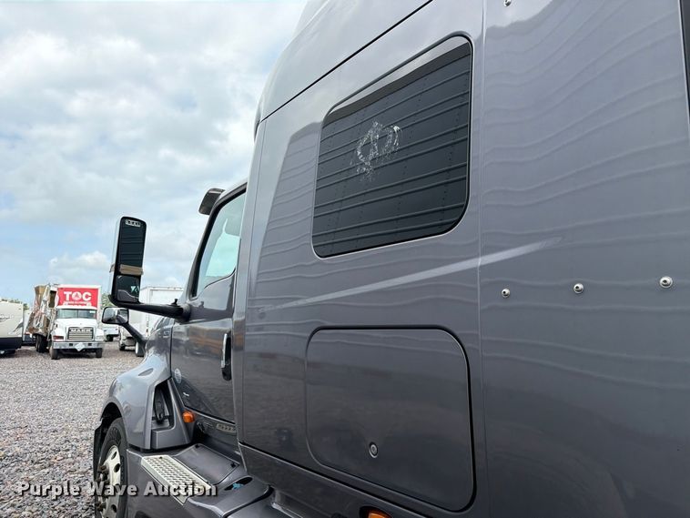 image for item YA4051 2021 International LT625 semi truck