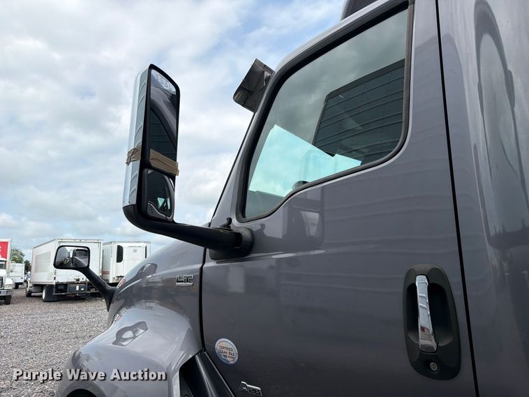 image for item YA4051 2021 International LT625 semi truck