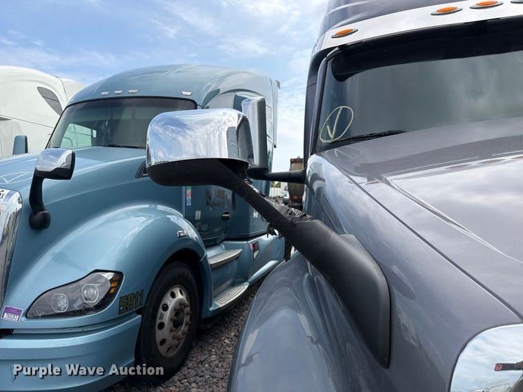 image for item YA4051 2021 International LT625 semi truck