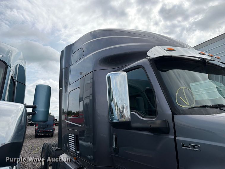 image for item YA4051 2021 International LT625 semi truck