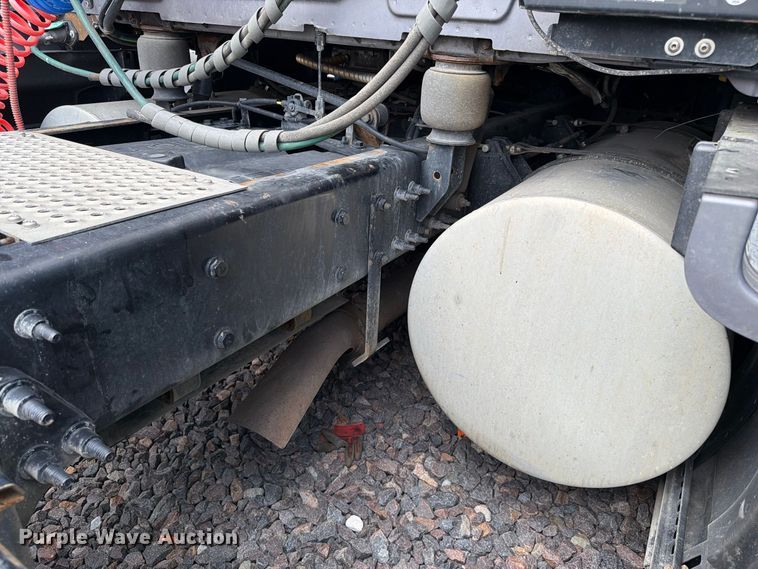 image for item YA4051 2021 International LT625 semi truck