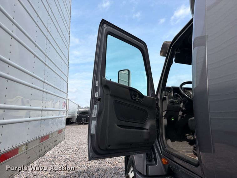 image for item YA4051 2021 International LT625 semi truck