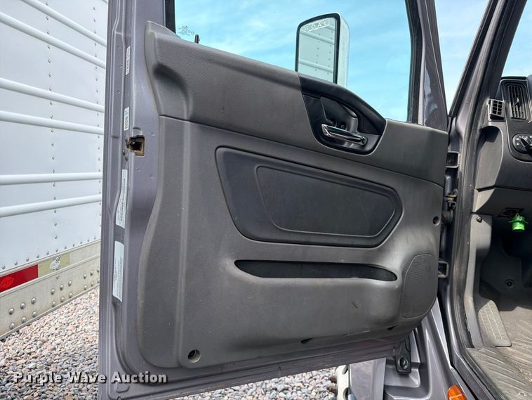 image for item YA4051 2021 International LT625 semi truck