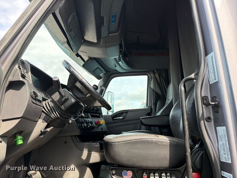 image for item YA4051 2021 International LT625 semi truck