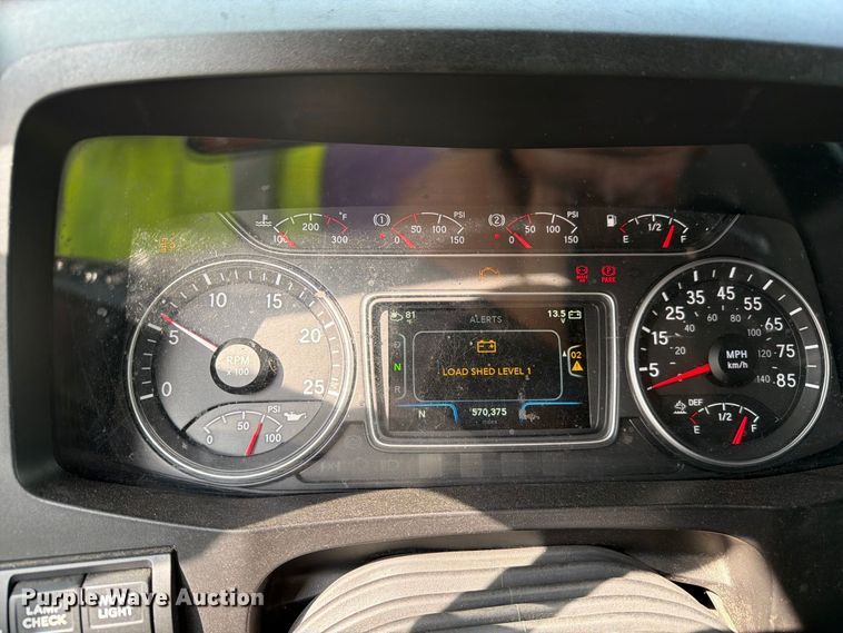 image for item YA4051 2021 International LT625 semi truck