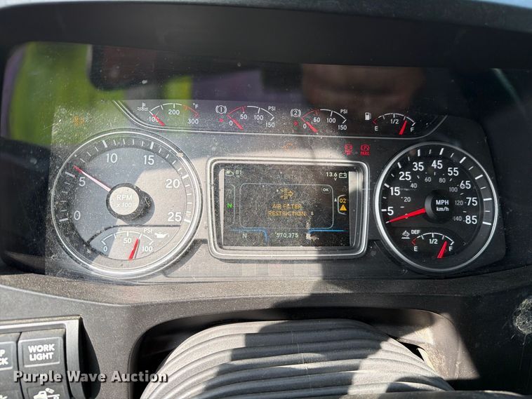 image for item YA4051 2021 International LT625 semi truck