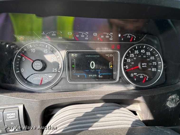 image for item YA4051 2021 International LT625 semi truck