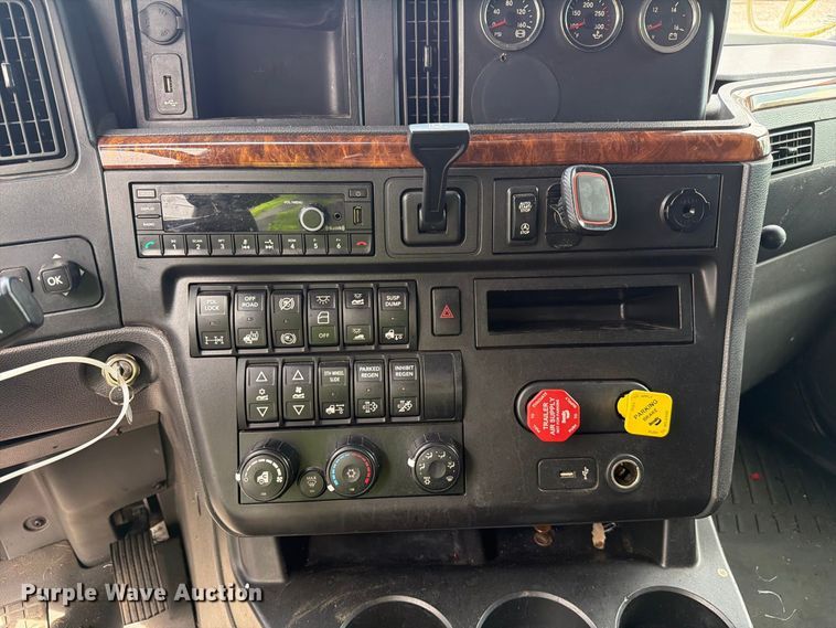image for item YA4051 2021 International LT625 semi truck