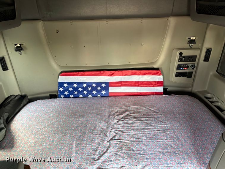 image for item YA4051 2021 International LT625 semi truck